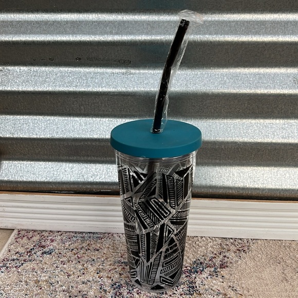 HD Designs outdoors Other - NWT HD Designs outdoors Cup Abstract Double Wall Tumbler 22oz